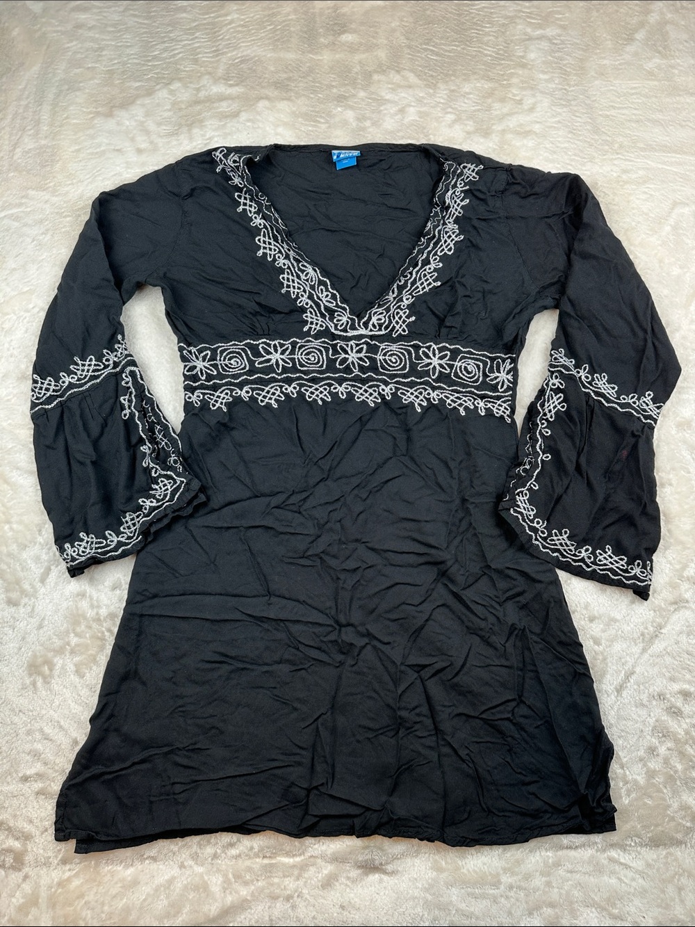 Soaked Size M Black V-Neck Embroidered Bell-Sleeve Blouse | Formal | Unique